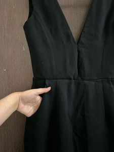 Elegant Black Sleeveless V-Neck Dress