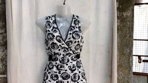11249. Black &amp; White Floral Wrap Top