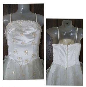 Elegant White Tulle Ruffle Wedding Dress