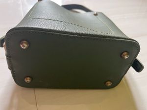 Chic Green Bucket Handbag