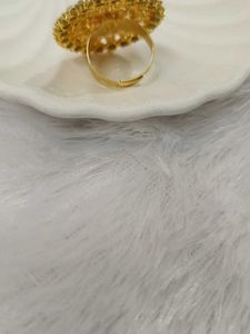 Elegant Pearl and Crystal Ring