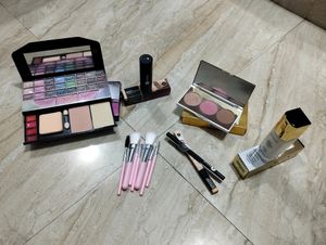 Pack Of 6 Branded Makeup Product Combo