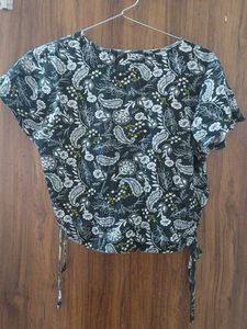 Floral Print Tie-Up Crop Top