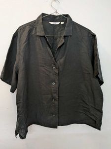 UNIQLO Classic Black Short Sleeve Button-Up Shirt