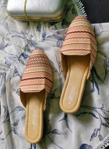 Women Trendy Embroided Juttis
