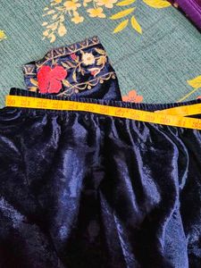 Elegant Velvet Kurta Set m size or XL ko achha fit