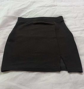 Chic Black Mini Skirt with Side Slit