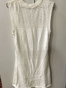 Chic White Sleeveless Crochet Top