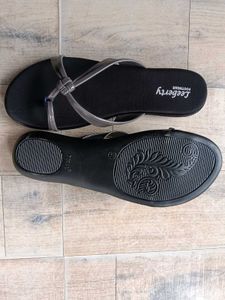 Leeberty Grey Thong Sandals