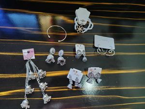 Assorted Women's Jewelry Set
