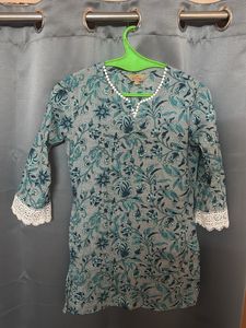 Gray Floral Print Short Kurta with Lace