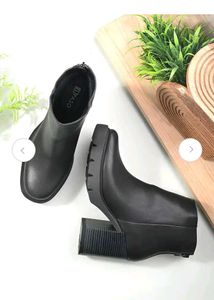 Chic Black Leather Ankle Boots