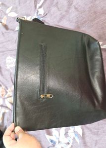 BRAND NEW Medium sized shoulder Bag