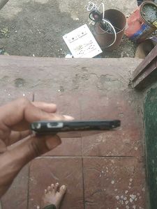 Honor Mobile Phone - Cracked Screen