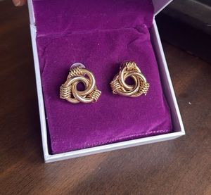 Chic Gold Knot Earrings