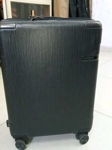Samsonite Black Spinner Suitcase
