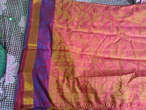 Elegant Pink Saree with Floral Motifs