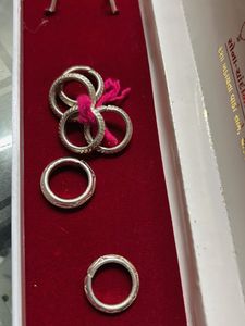 pair of lookalike Silver metal toe Rings
