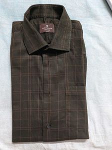 Men's Classic Plaid Button-Down Shirt