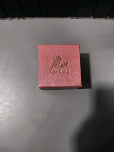 Mia by Tanishq ear ring Box