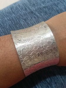 silver floral cuff bangale/ kada ( mudium size , p
