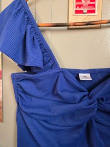 Front twisted crop top