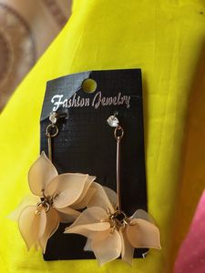 Chic Floral Dangle Earrings