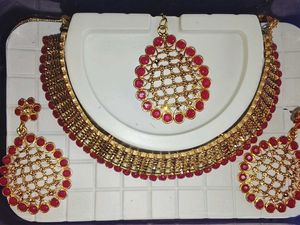 Stunning Gold Tone Jewellery Set