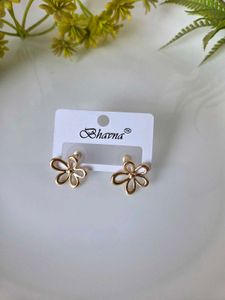 Cute Gold Flower Stud Earrings