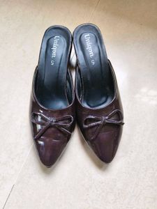 bow heels