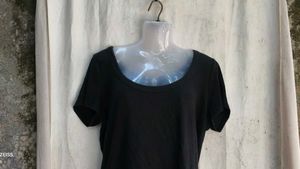 Classic Black Cropped T-Shirt