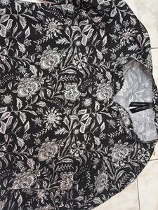 Chic Black &amp; White Floral Tunic Top