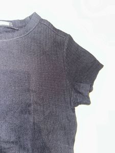 Ribbed Black Cropped T-Shirt