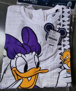 Giraffe Casuals Tee - Daisy Duck