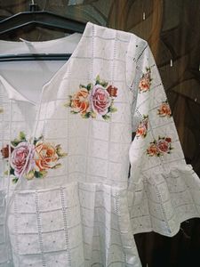White Chikankari Kurta with Floral Embroidery🤍🌸