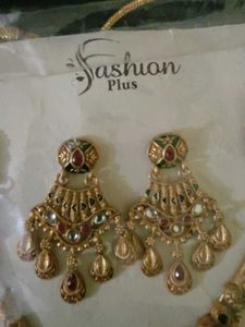 Elegant Gold Necklace &amp; Earring Set