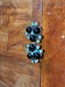 Elegant Black &amp; White Stud Earrings