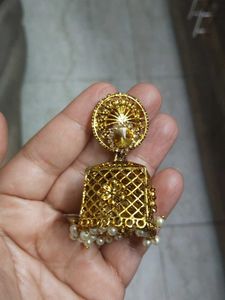 Priyaasi Golden Jhumka Earrings