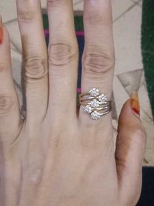 Sparkling floral ring stone rin