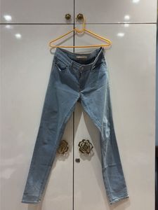 Light Blue Wash Levis Skinny Jeans