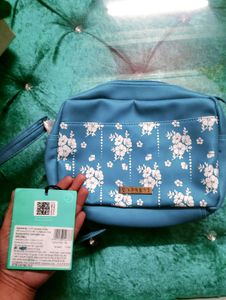🛍️Caprese Floral Crossbody Bag 🛍️NEVER USED