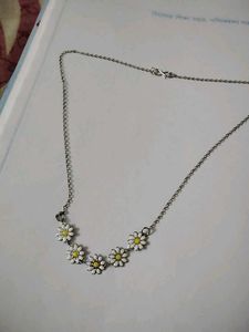 222.Daisy Chain Necklace