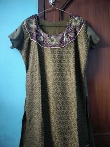 Beautiful Kurti With Embroidery 🪡