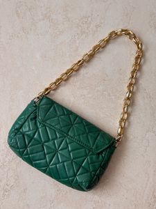 Chic Green Quilted Leather Bag with Gold Chain