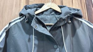 🔘Grey Athleisure Windbreaker – Comfortable &amp; Tren