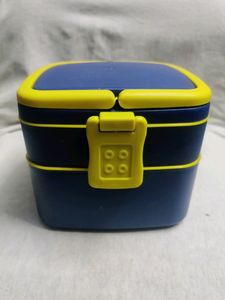 New Lunch box with spoon