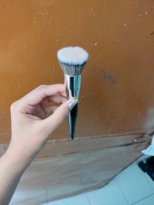 Fluffy Makeup Brush