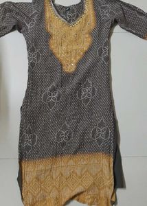 bandhni suit