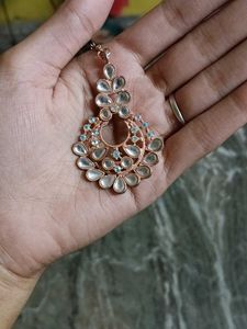 Elegant Maang Tikka with Stone Embellishments