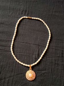 Elegant Pearl Necklace with Pendant